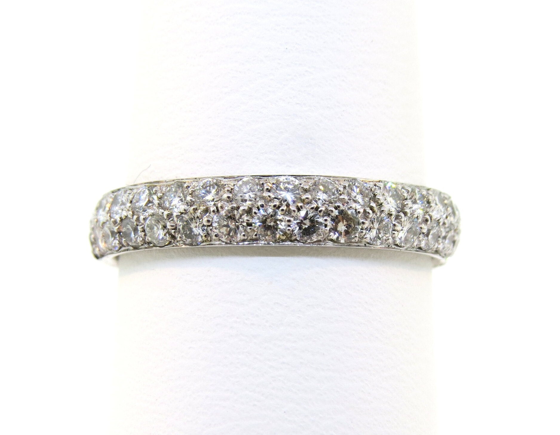 14K Weißgold 1.44Ct Diamant Micro Pave Zweireihig Ehering, Eternity Ring, Jubiläumsring, Stapelbarer Ring Brautring Versprechen von Tasiyanjewelrydesign