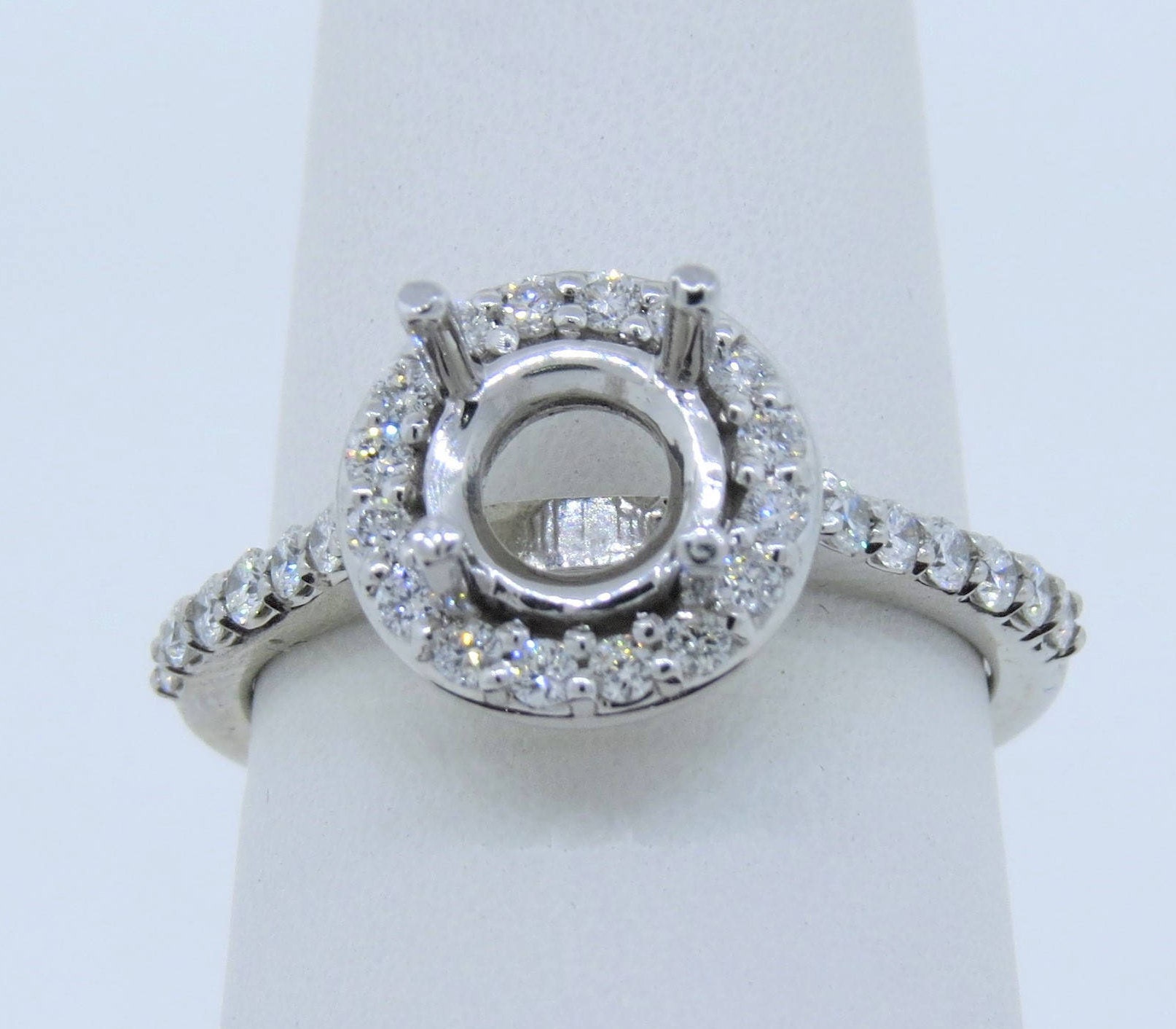 14K Weißgold Halo 0.44Ct Diamant Semi Mount Verlobungsring/Jubiläumsring Stapelbarer Ring Brautring Band | Ohne Zentrum 14K Weißgold Halo 0.44Ct Diamant Semi Mount Verlobungsring/Jubiläumsring Stapelbarer Ring Brautring Band | Ohne Zentrum von Tasiyanjewelrydesign