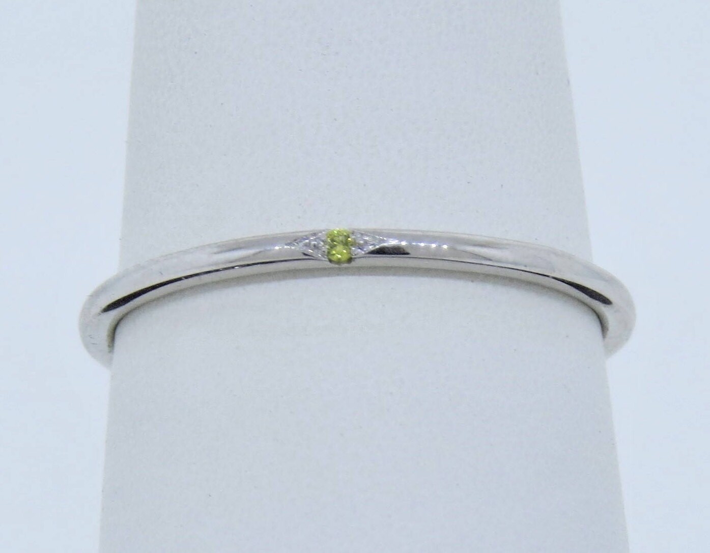 14K Weißgold Micro Pave Gelb Diamant Ring/stapelbarer Hochzeitsring Jubiläumsring Versprechensring Diamantring Band 14K Weißgold Micro Pave Gelb Diamant Ring/stapelbarer Hochzeitsring Jubiläumsring Versprechensring Diamantring Band von Tasiyanjewelrydesign