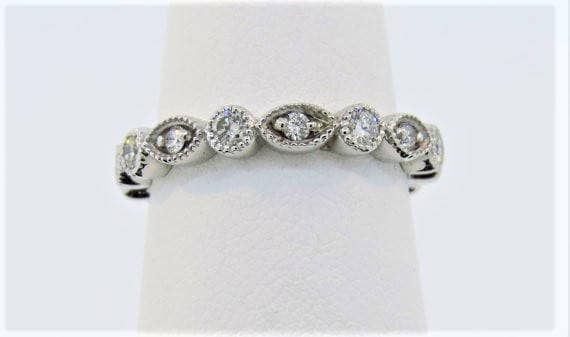 14K Weißgold Vintage Antik Stil 0, 61Ct Diamant Ehering Milgrain Eternity Ring Pave Brautring Jubiläum Band Stapelbar 14K Weißgold Vintage Antik Stil 0, 61Ct Diamant Ehering Milgrain Eternity Ring Pave Brautring Jubiläum Band Stapelbar von Tasiyanjewelrydesign