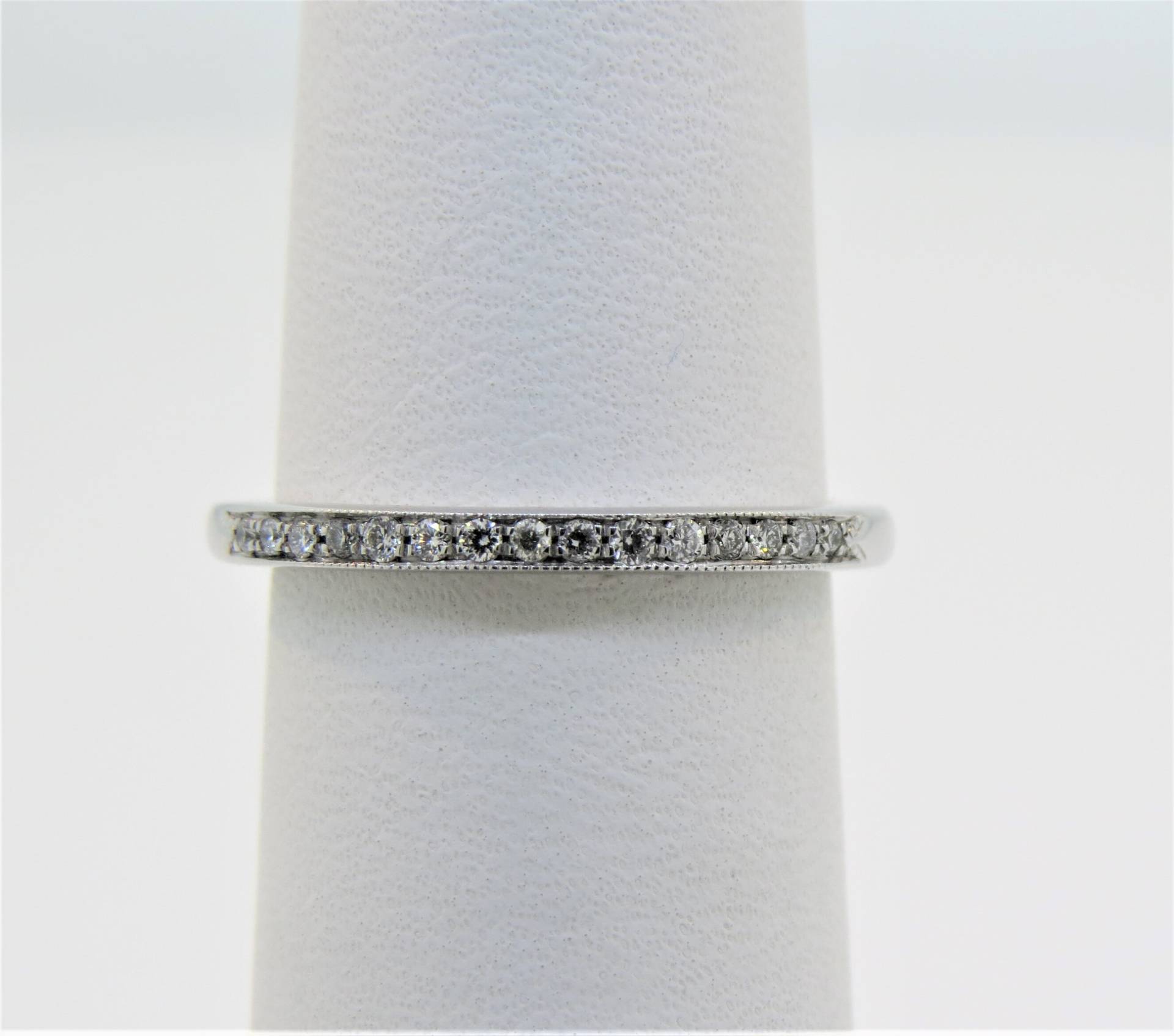14K Weißgold Vintage Antik Stil 0.10Ct Diamant Micro Pave Ehering/Milgrain Ring Stapelbare Band Jubiläumsring Brautring von Tasiyanjewelrydesign