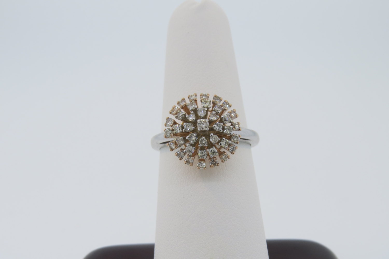 14K Zweifarbiger Rosé - Und Weißgold-Diamantring/Blumen-Cluster-Ring Vintage-stil-Ring Ring Diamant-Blumenring Jubiläumsring 14K Zweifarbiger Rosé - Und Weißgold-Diamantring/Blumen-Cluster-Ring Vintage-stil-Ring Ring Diamant-Blumenring Jubiläumsring von Tasiyanjewelrydesign