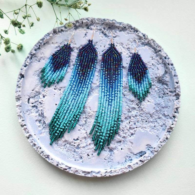 Dunkelblau Bis Smaragd Farbverlauf Fransen Ohrringe - Ombre Boho Quaste Schmuck, Lange Perlenohrringe, Statement Baumeln von Tasselia