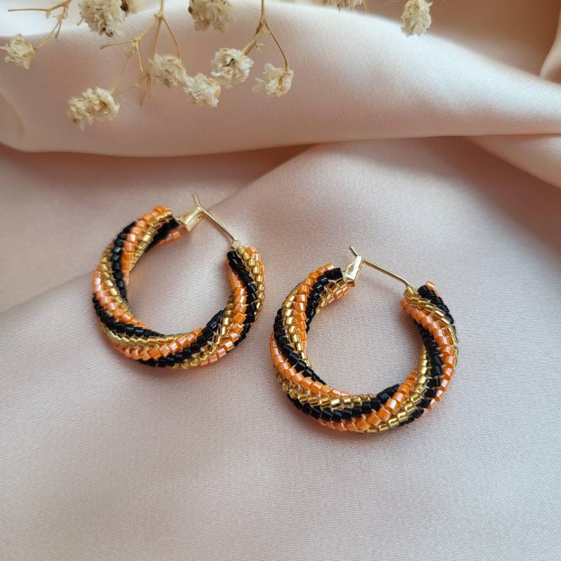 Perlen Hoop Ohrringe Gold Schwarz Orange Twisted Spirale Creolen Herbst Schmuck Statement Perlen Hoop Ohrringe Gold Schwarz Orange Twisted Spirale Creolen Herbst Schmuck Statement von Tasselia