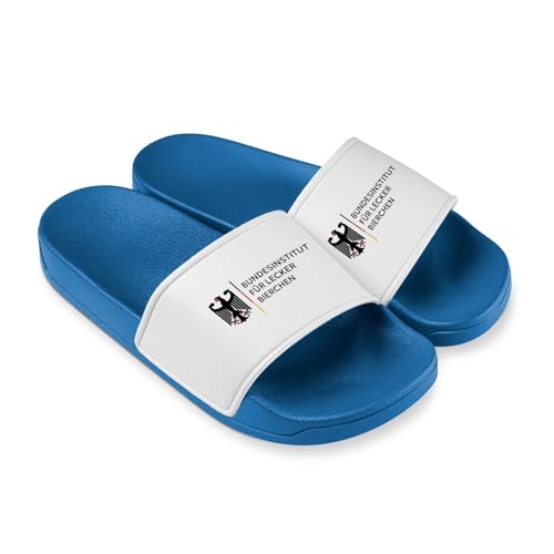 Badelatschen lustig Bundesinstitut für lecker Bierchen - Saufi-Letten Badeschuhe Herren Hausschuhe, Schlappen Bier-Latschen Männer (Blau, EU Schuhgrößensystem, Erwachsene, Numerisch, M, 39) von Tassenbrennerei