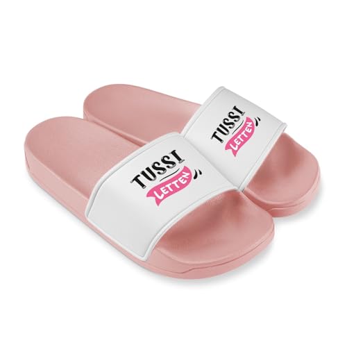 Tussi Letten Badelatschen Damen - Lustige Hausschuhe, Schlappen - Badeschuhe lustig - Badeschlappen mit Spruch - Geschenk Freundin (Rosa, EU Schuhgrößensystem, Erwachsene, Numerisch, M, 37) von Tassenbrennerei