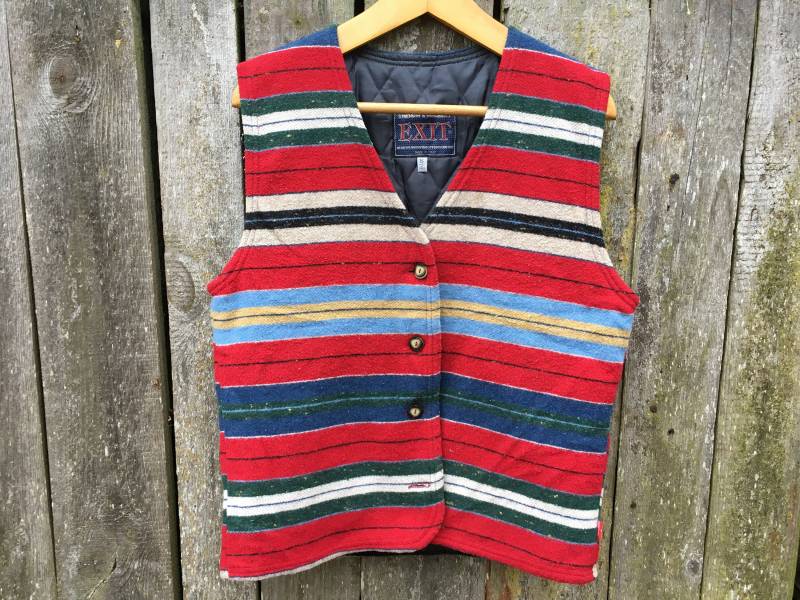 Vintage Gestreifte Bunte Weste Rot Button Bis Warm Gepolsterte Made in Italy von TasteVintage