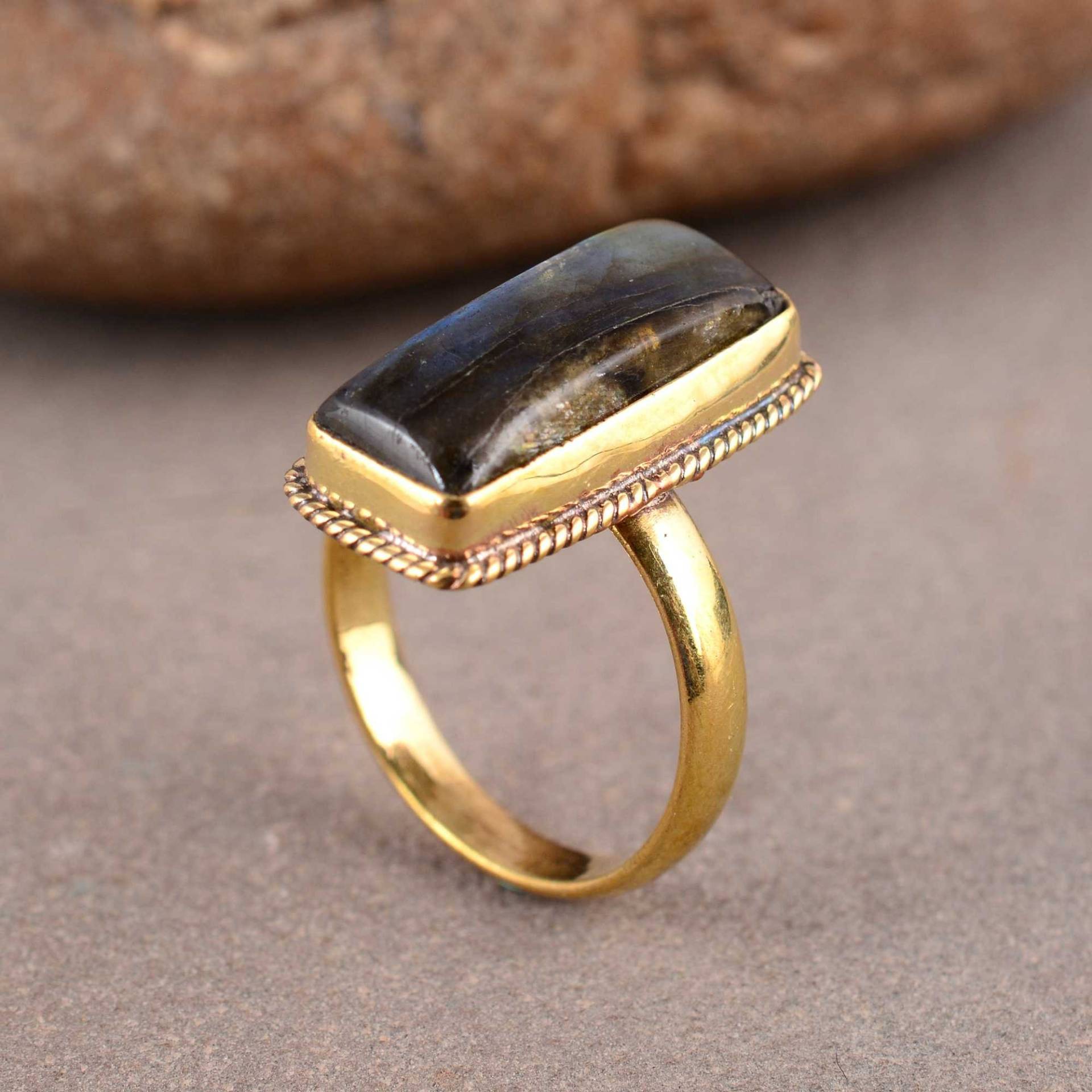 Labradorit Ring, Edelstein Messing Zierliche Handgemachte Frauen Schmuck, Geschenk Für Sie, Ehering von TasuPoint