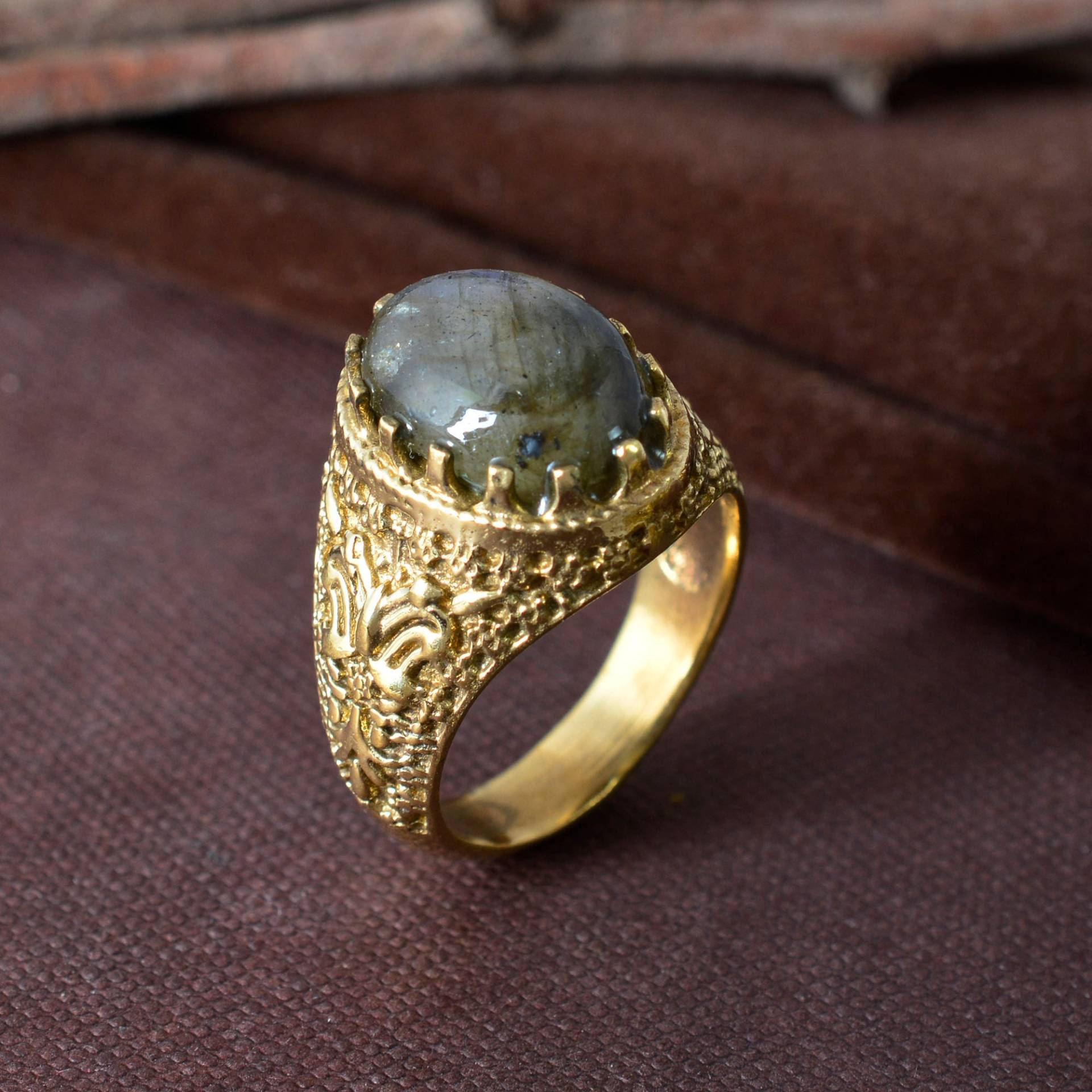 Labradorit Ring, Ringe Für Frauen, Boho Massiv Gold Messing Edelstein Geschenk Sie, Große Ovale Stein Ring von TasuPoint