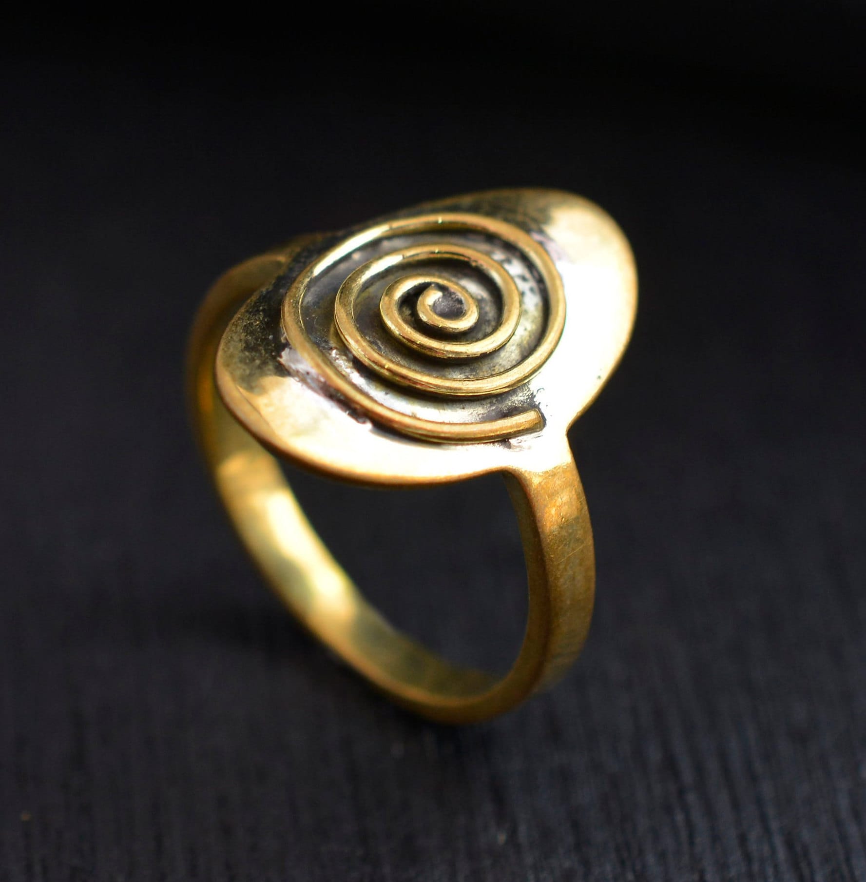Spiralring, Messing Ring, Siegelring, Geschenk Für Sie, Gold Spirale Chunky Oval Personalisierte Geschenk, Ihn Spiralring, Messing Ring, Siegelring, Geschenk Für Sie, Gold Spirale Chunky Oval Personalisierte Geschenk, Ihn von TasuPoint