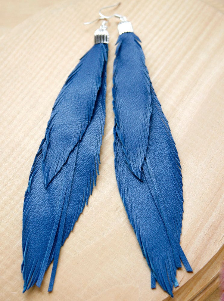 Leder Feder Ohrringe. Meer Blau. Boho Schmuck von TatiTassels