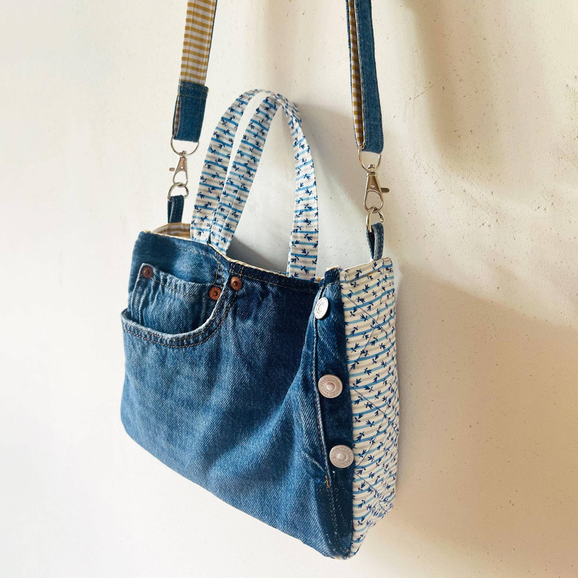 Ausverkauft - Einzigartige Upcycled Levi's Denim Tasche | Neue One-Of-A-Kind Taschen Kommen Ende Juli -Tragen Sie Sich in Die Warteliste Ein, Um Ausverkauft - Einzigartige Upcycled Levi's Denim Tasche | Neue One-Of-A-Kind Taschen Kommen Ende Juli -Tragen Sie Sich in Die Warteliste Ein, Um von Tatiamakes