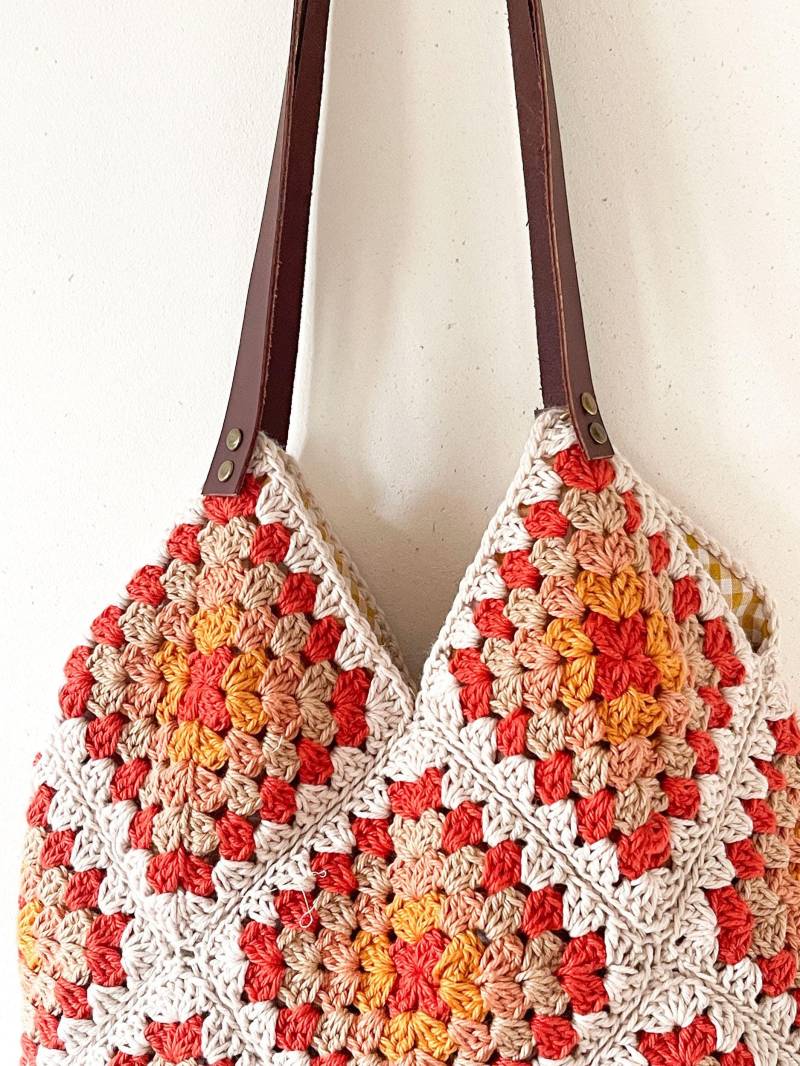 Gehäkelte Oma Tasche - Sunset Glow Mit Gingham Futter Ledergriffe Sac Grandma Au Crochet von Tatiamakes