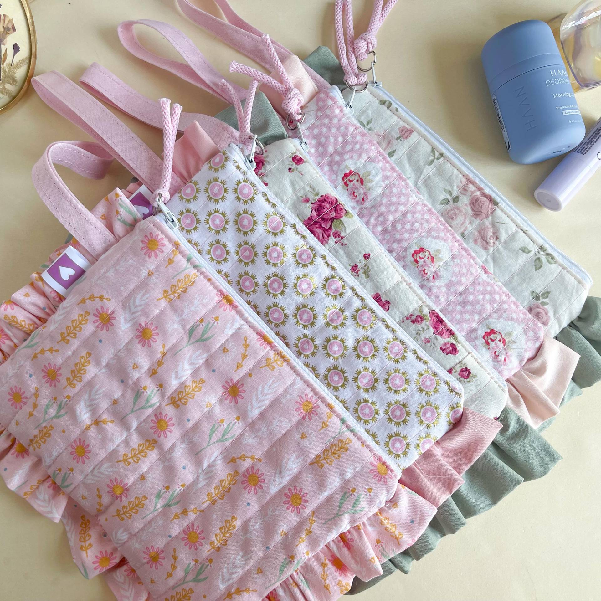 Handgemachte Kulturtasche Kulturbeutel-Emma Rüschen-Pinke Kulturtasche, Aus Baumwolle, Kosmetik-Organizer-Geschenk, Brautjungfer Geschenk Handgemachte Kulturtasche Kulturbeutel-Emma Rüschen-Pinke Kulturtasche, Aus Baumwolle, Kosmetik-Organizer-Geschenk, Brautjungfer Geschenk von Tatiamakes