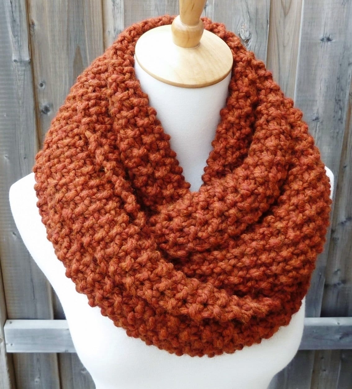 Handgestrickter Loop Schal Aus Sehr Voluminöser Lammwolle von TatianaKnits