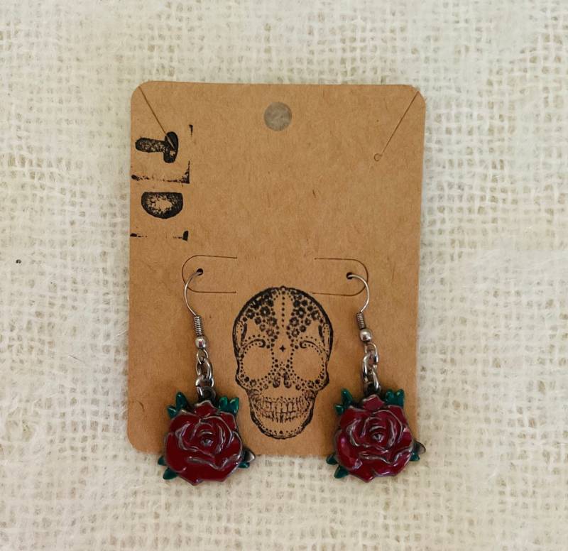 Vintage Rote Rose/Blumen Tattoo Style Ohrringe von TatieandDelilah