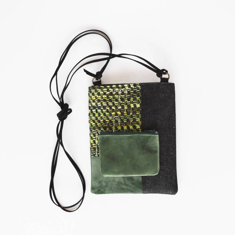 Grüne Handy Umhängetasche Aus Wolle Und Samt Patchwork Täschchen von TatinBags