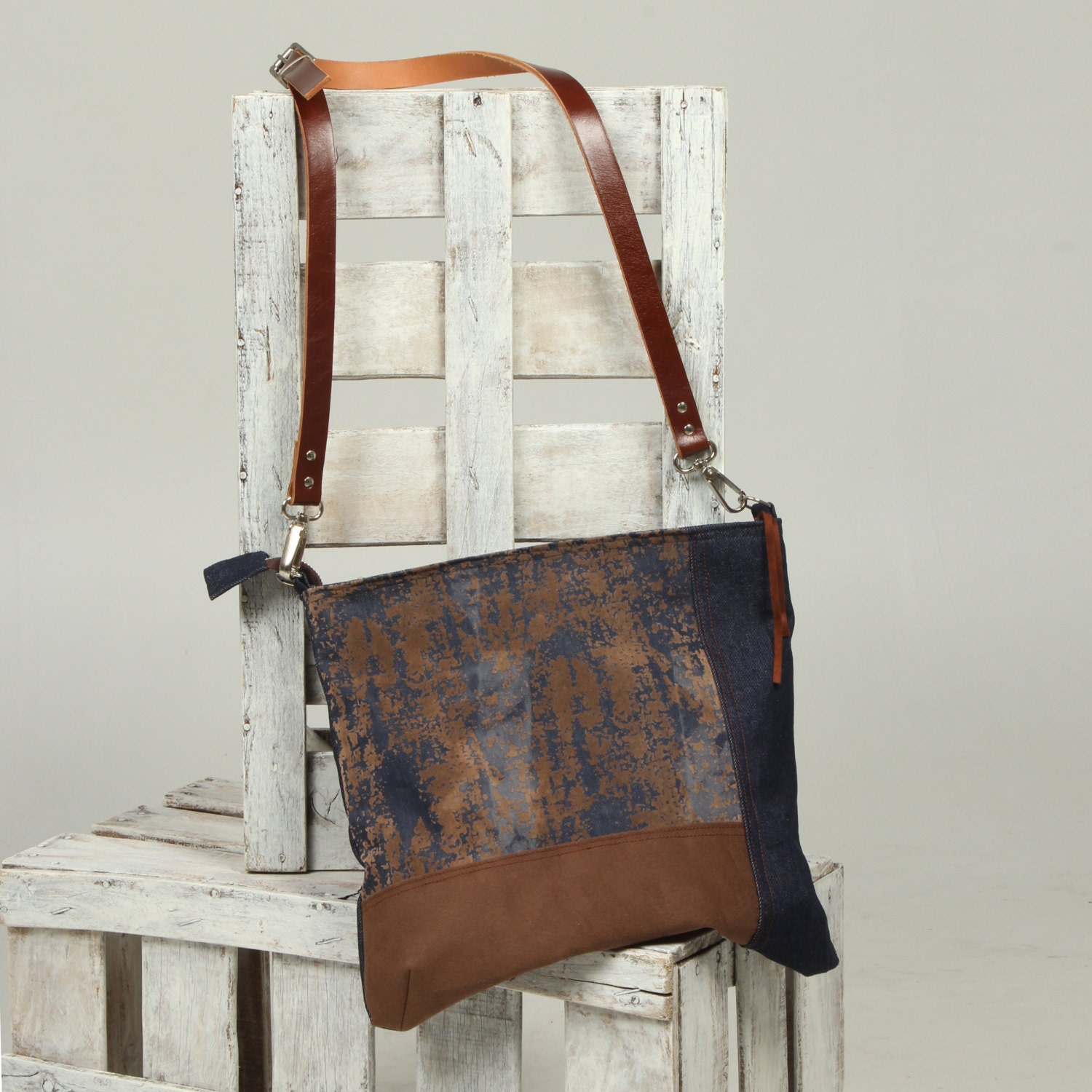 Handgemachte Denim Crossbody Bag Wildleder & Leder Umhängetasche von TatinBags
