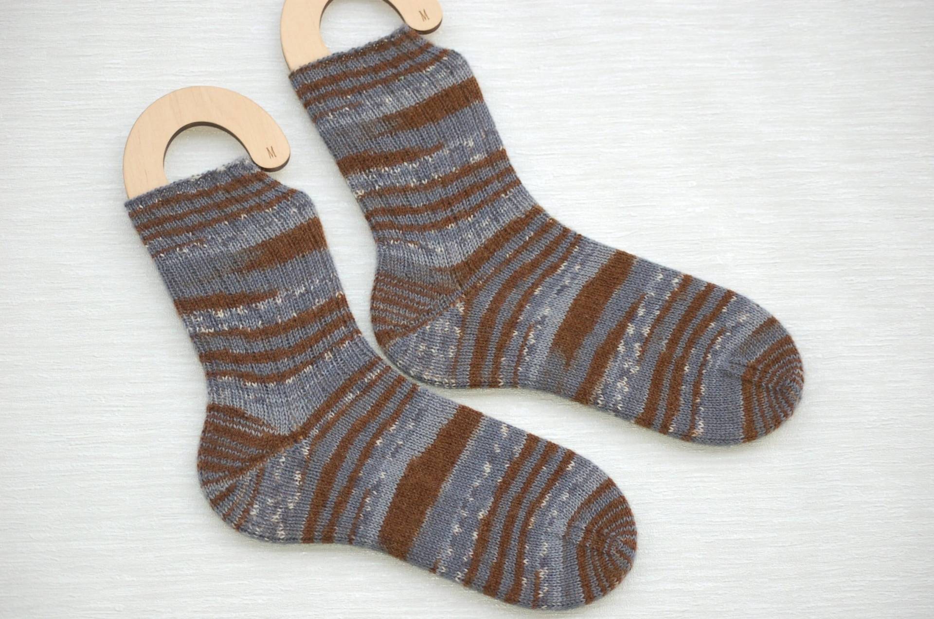 Handgestrickte Wollsocken, Grau, Braun, Eu 42/43 - Us 9-10 Uk 9-9, 5 Handgestrickte Wollsocken, Grau, Braun, Eu 42/43 - Us 9-10 Uk 9-9, 5 von TatisHandarbeit