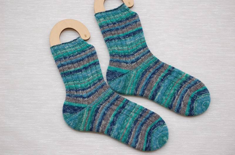 Handgestrickte Wollsocken, Grün, Blau, Grau, Bunt, Größe 40/41 von TatisHandarbeit