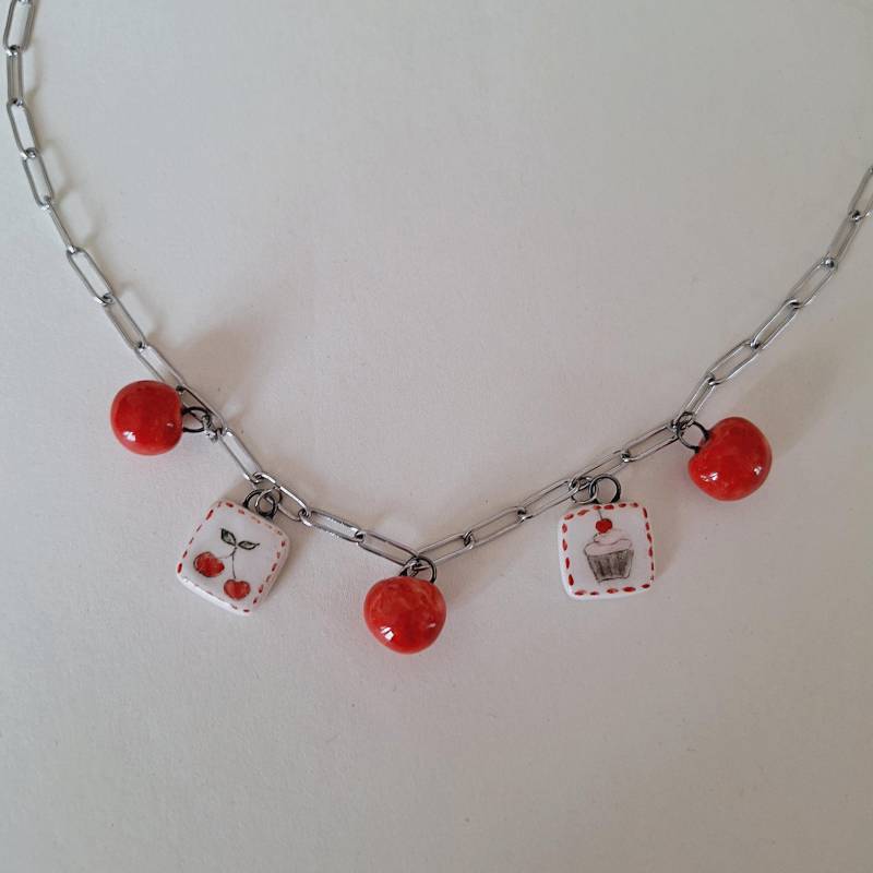 Handgemachte Keramik Kirsche Anhänger Halskette Bunte Sommer Schmuckstücke von TatjanaCeramics