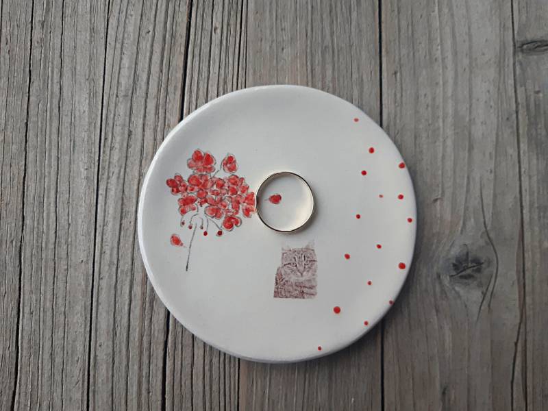 Handgetöpferte Keramik Ringschale Getigerte Katze & Blumen Design von TatjanaCeramics