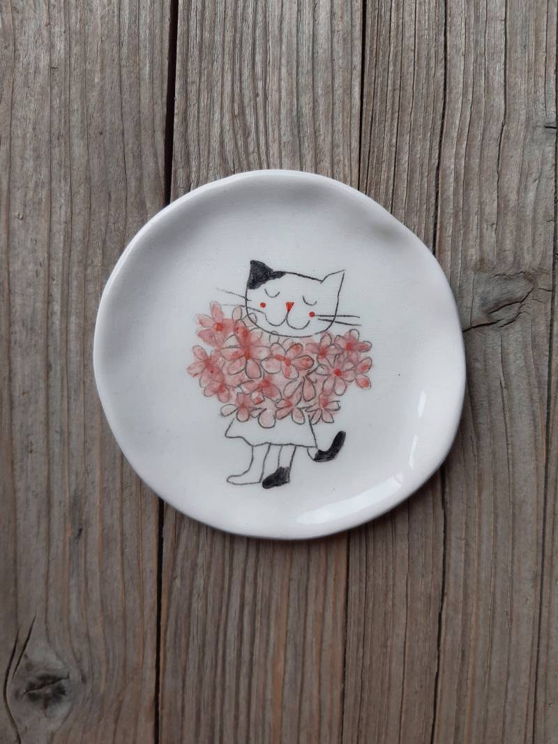 Handgemachte Niedliche Katze Mit Blumen Keramik Ring Schale, Ringschale Hand Bemalt von TatjanaCeramics