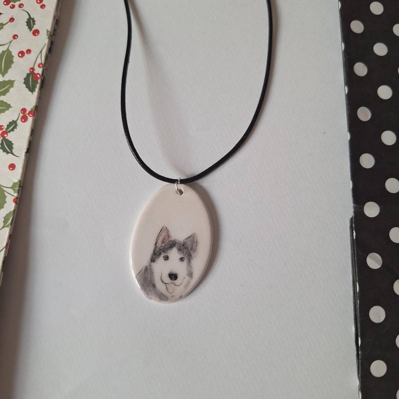 Husky Anhänger Halskette Handbemalte Keramik Kette Hunde-Liebhaber Geschenk von TatjanaCeramics