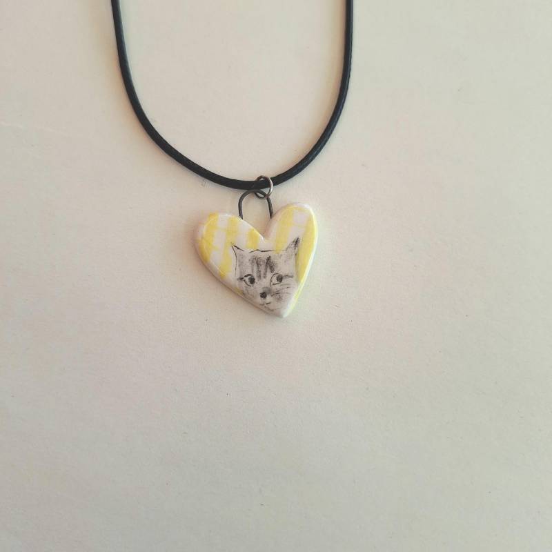 Getigerte Katze Keramik Halskette Herz Anhänger, Handgefertigter Schmuck Getigerte Katze Keramik Halskette Herz Anhänger, Handgefertigter Schmuck von TatjanaCeramics