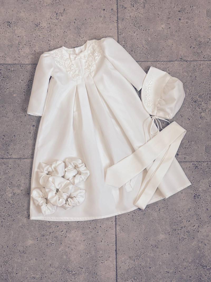 Maßgeschneidertes Taufkleid Für Mädchen Jungen Aus Deinem Brautkleid | Handgefertigtes Unikat Babys & Kinder von TatjanaHdolls