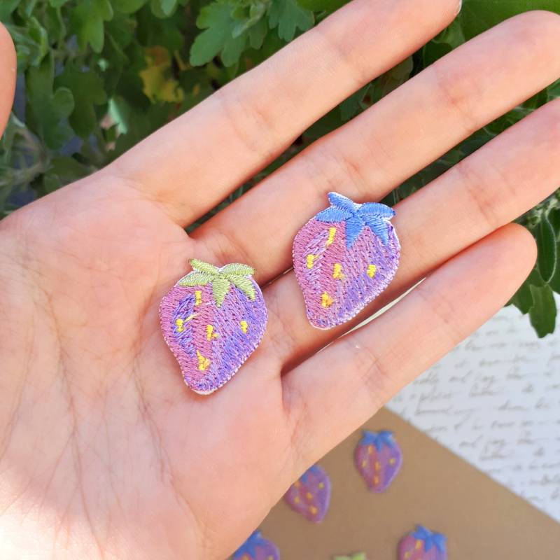 Iron-On Patch Erdbeere Pastel Pink Aufbügel Aufbügler Aufnäher Applique Klein Macro Kawaii Cute von TatjanaStickerei