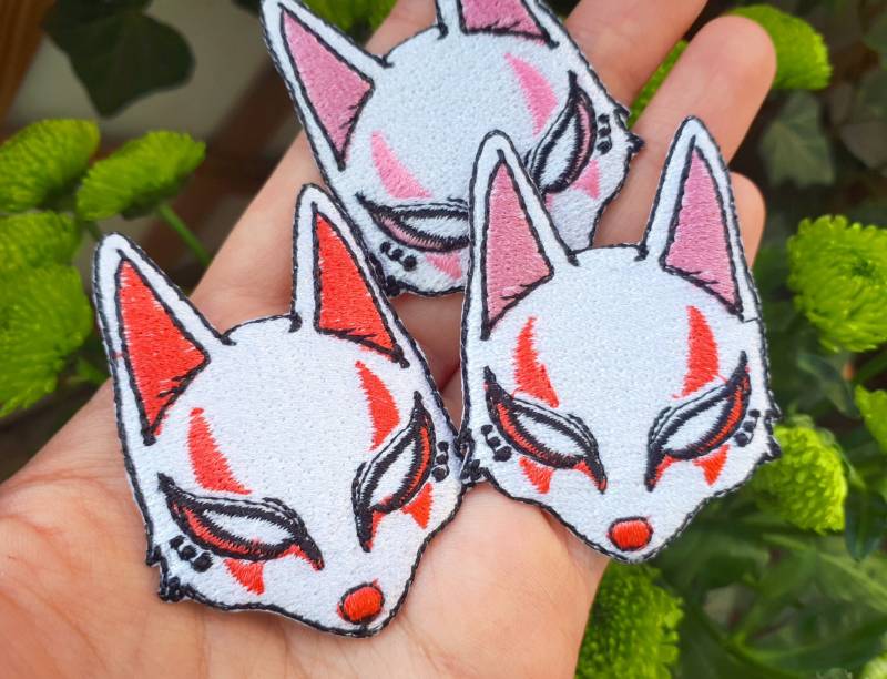 Iron-On Patch Kitsune Maske Rosa Oder Rot Aufbügler Aufnäher Applikation Japan Asia Anime Fuchs Cosplay von TatjanaStickerei