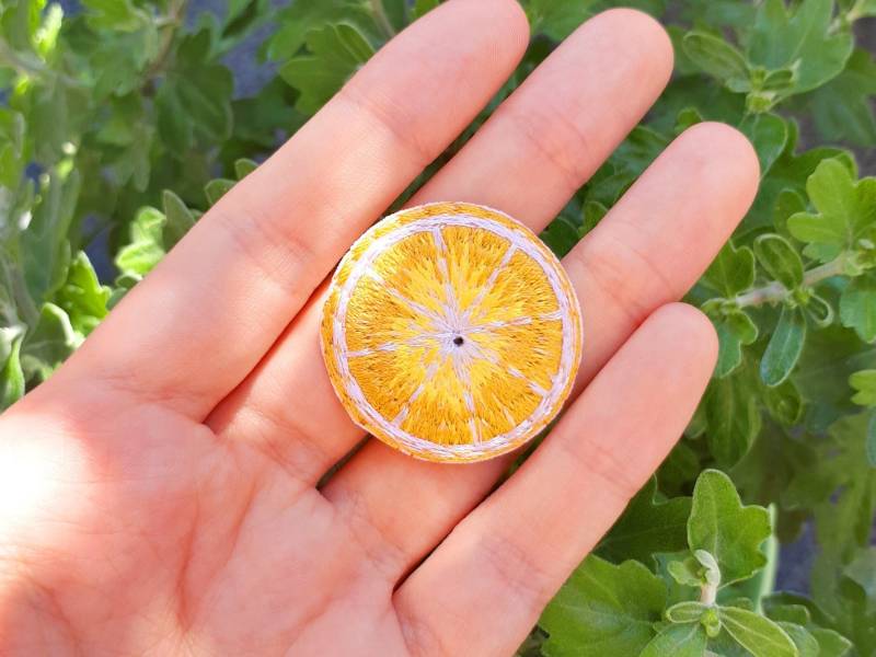 Iron-On Patch Zitrone Orange Rund Aufbügel Aufbügler Aufnäher Applique Klein Macro Kawaii Cute von TatjanaStickerei