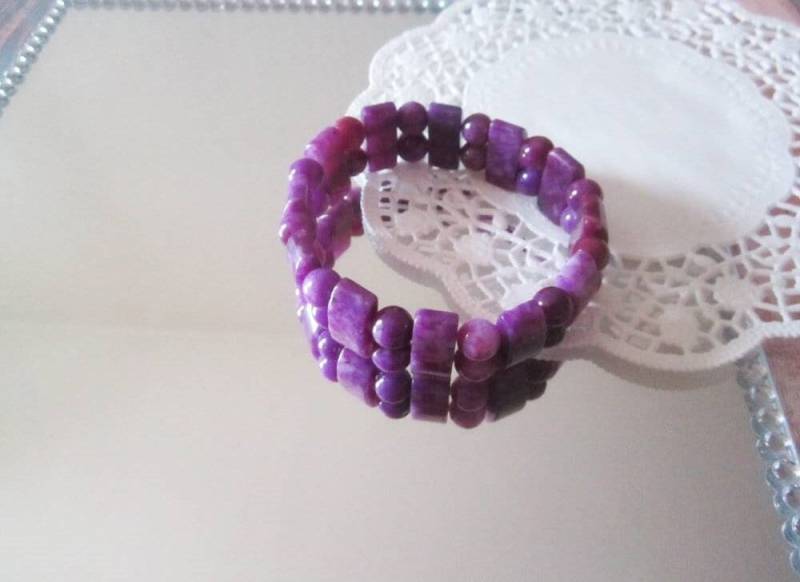 Charoit Armband, Perlen Edelstein, Elastisch, 2-Reihig von TatjanasJewelry