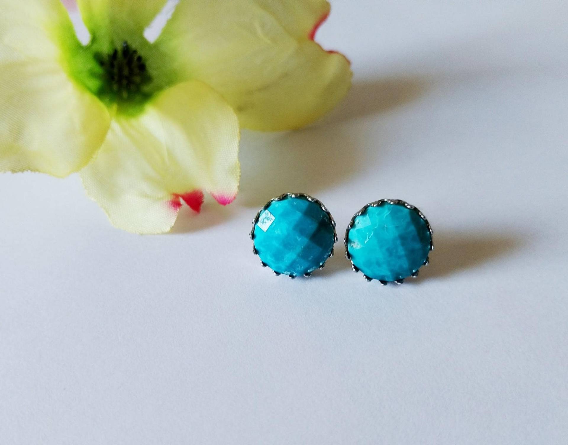 Ohrringe Ohrstecker Edelstahl Mit Facettiertem Chrysokoll Stein von TatjanasJewelry