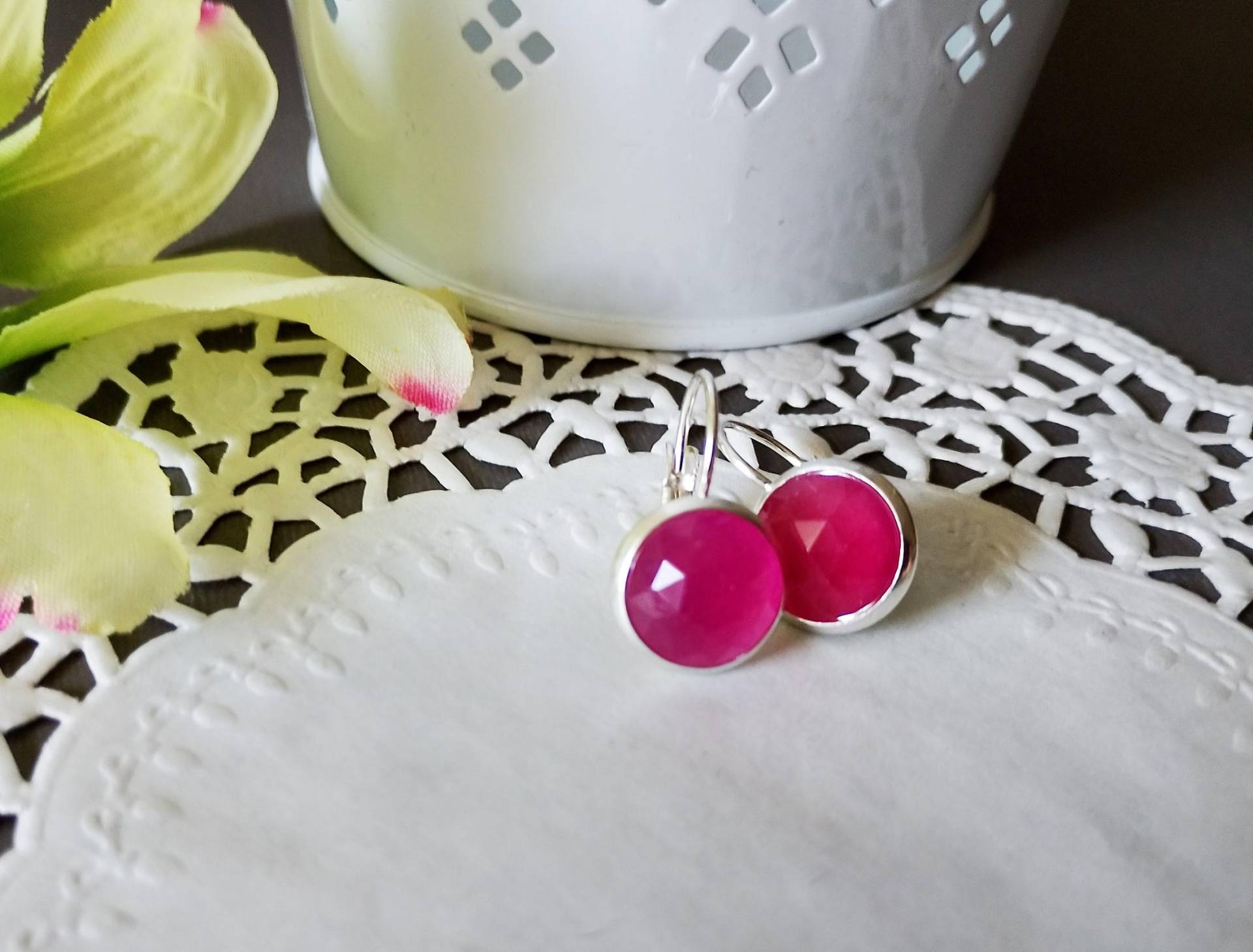 Ohrschmuck Klappohrringe Aus Versilbertem Edelstahl Mit Facettiertem Jade Stein von TatjanasJewelry