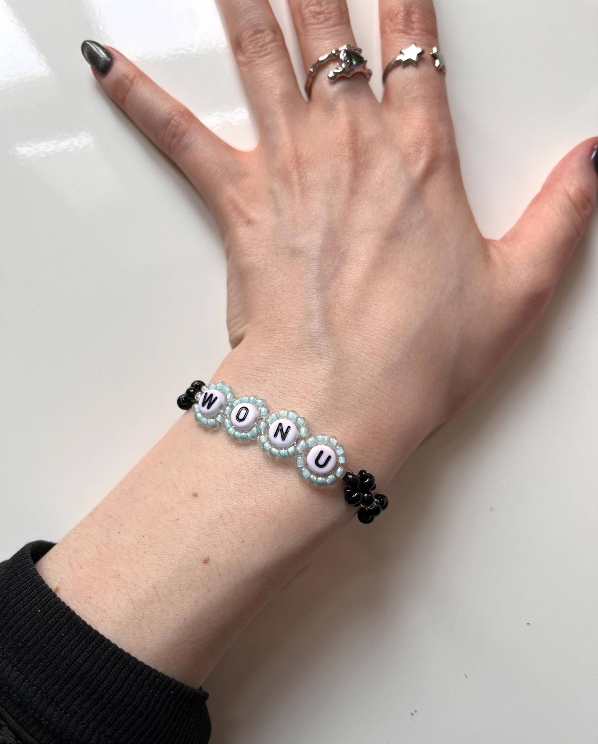 Seventeen Armband "Wonu" Schwarz, Hellblau." Seventeen Armband "Wonu" Schwarz, Hellblau." von TatoProjects