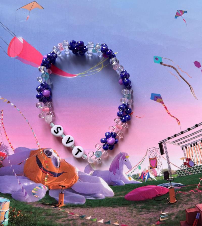 Siebzehn Armband "Svt" Lila, Rosa Und Blaue Perlen Siebzehn Armband "Svt" Lila, Rosa Und Blaue Perlen von TatoProjects