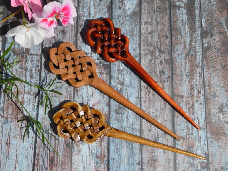 Haarstab Aus Holz Geschnitzt, Handgemachte Haaraccessoires/Haargabel Einfaches Boho-Haardesign Ungewöhnliches Geschenk Für Sie von TattingLaceJewellery
