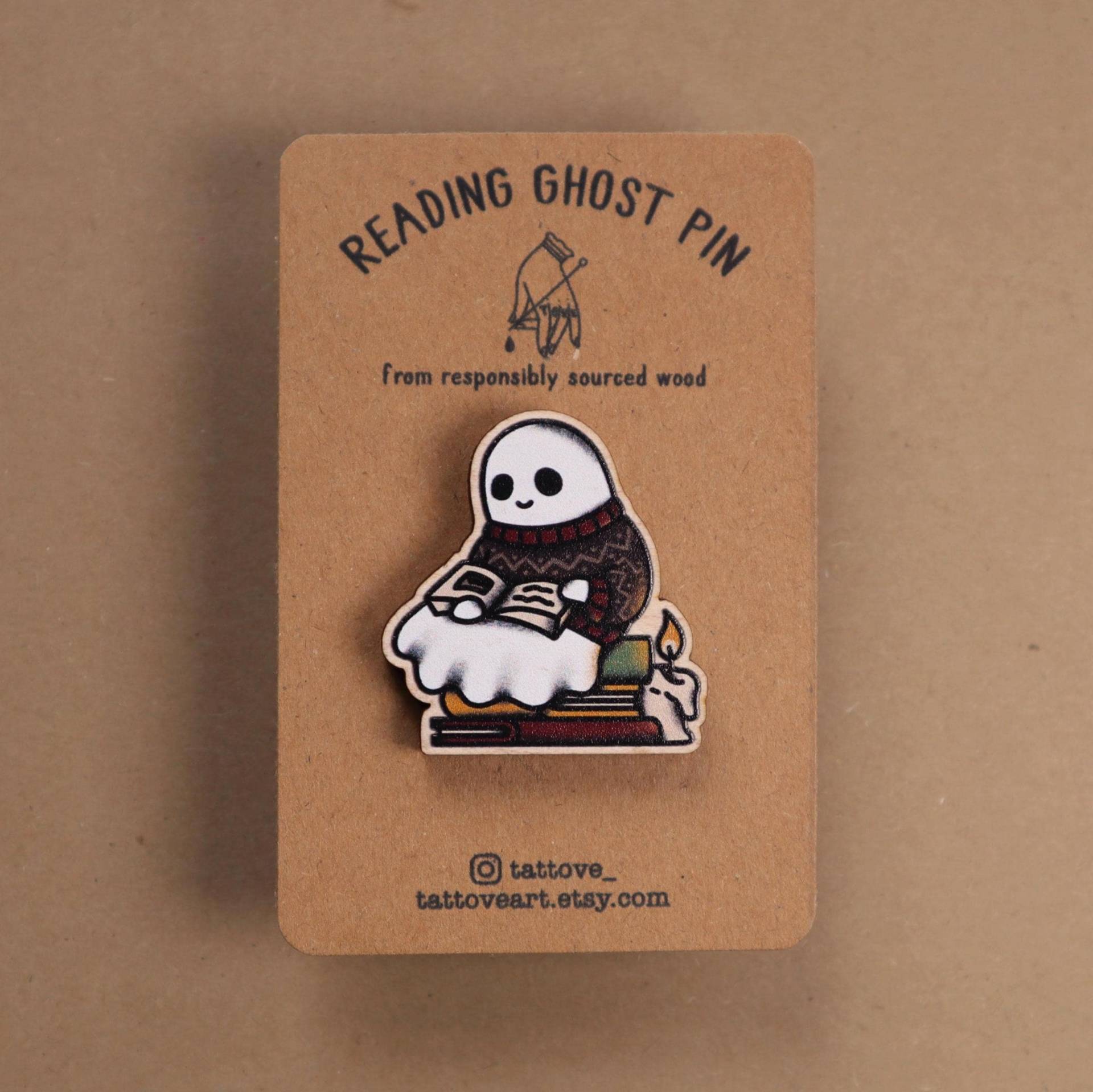 Reading Ghost Pin Brosche Aus Holz, Süßes Gemütliches Pin-Buch-Liebhaber-Geschenk-Accessoire von TattoveArt