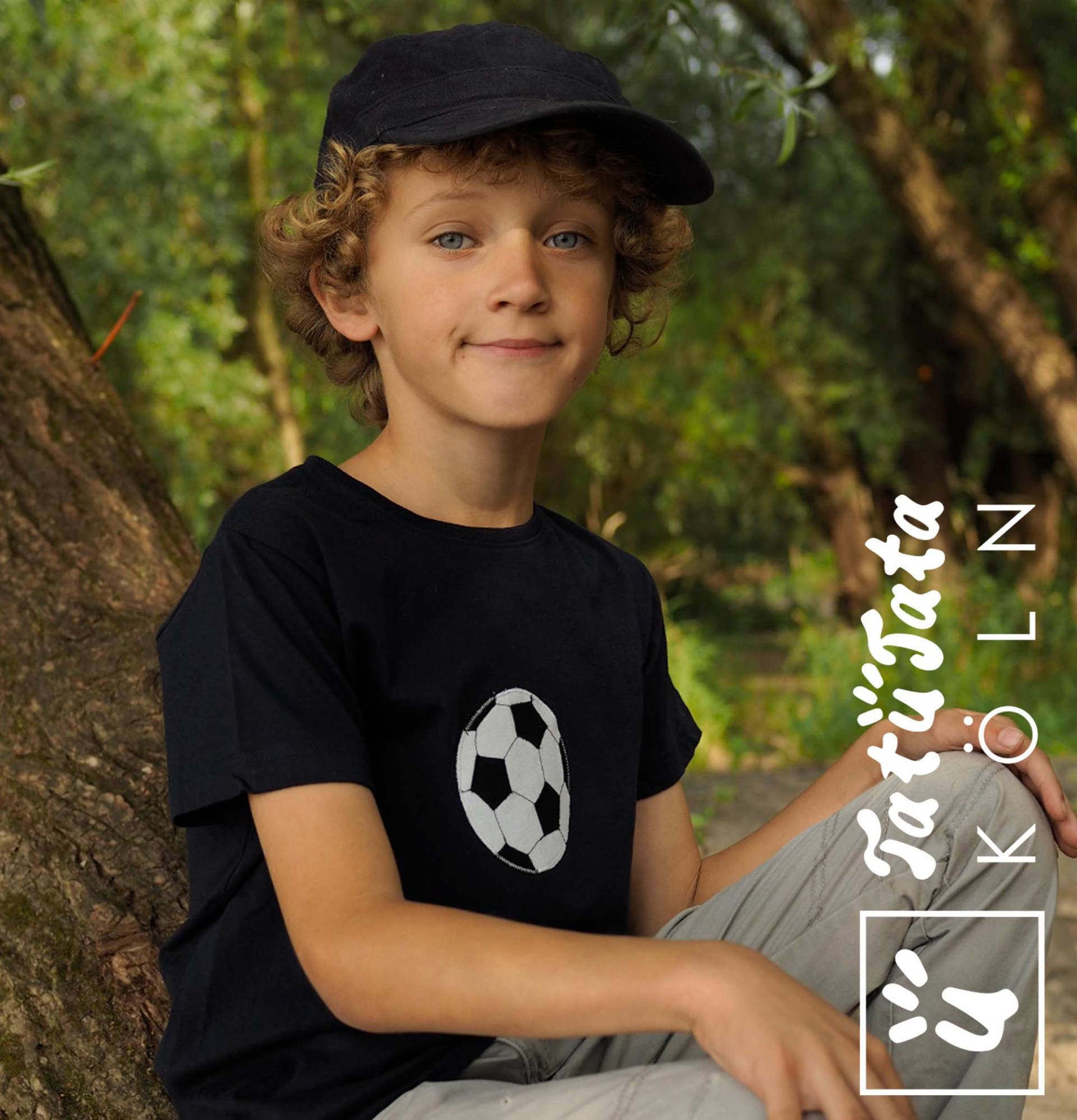 Bio Und Fair T-Shirt Fussball von TatueTataKoeln