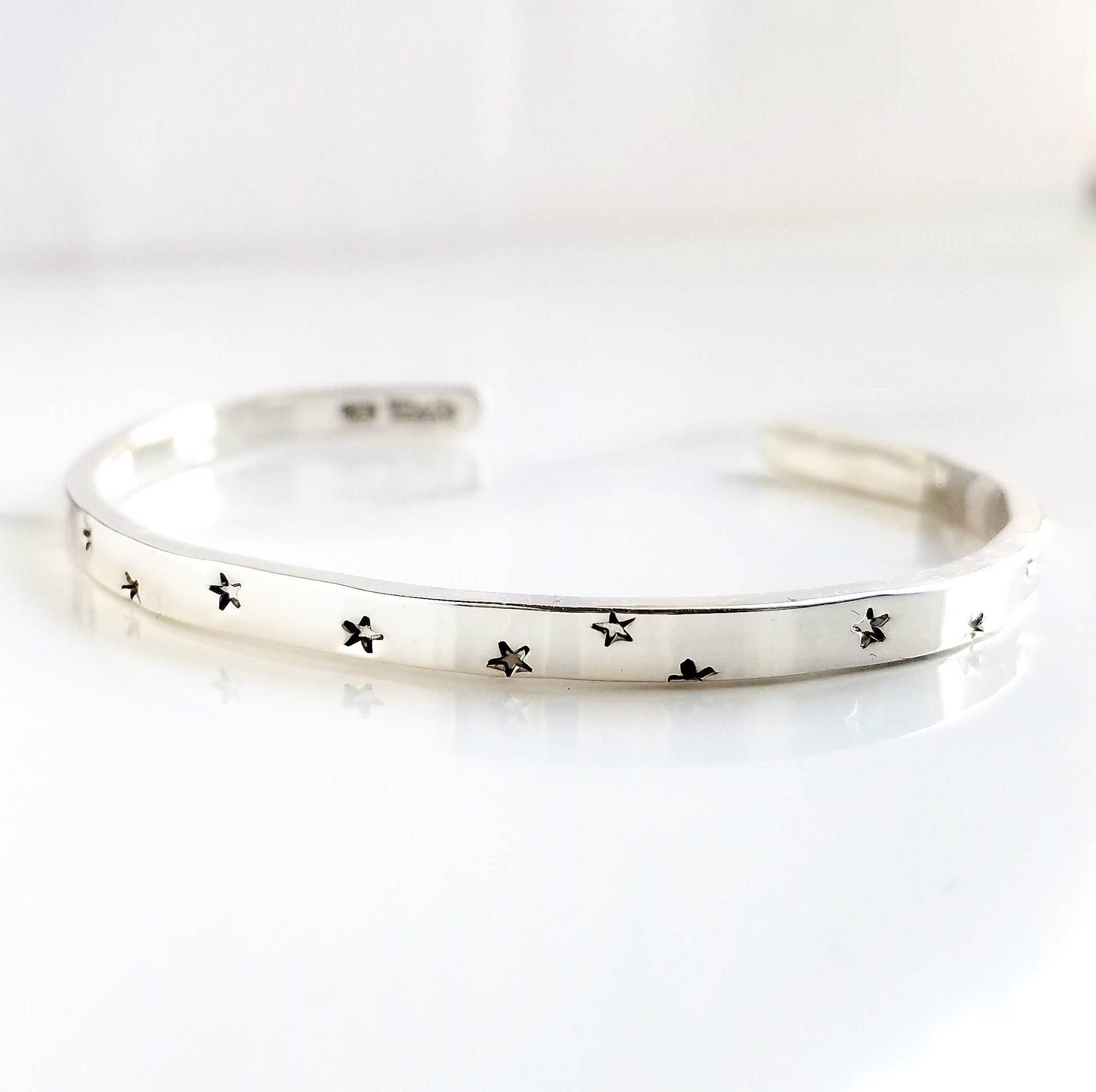 5, 5 "-7, 5" Hand Gestempelt Sterling Silber Stern Armband . .925 Star Cuff Tatum Bradley Armspange. Mond & Sterne Schmuck 5, 5 "-7, 5" Hand Gestempelt Sterling Silber Stern Armband . .925 Star Cuff Tatum Bradley Armspange. Mond & Sterne Schmuck von TatumBradleyCo