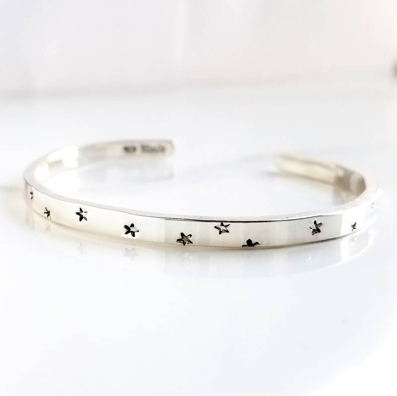 5, 5 "-7, 5" Hand Gestempelt Sterling Silber Stern Armband . .925 Star Cuff Tatum Bradley Armspange. Mond & Sterne Schmuck 5, 5 "-7, 5" Hand Gestempelt Sterling Silber Stern Armband . .925 Star Cuff Tatum Bradley Armspange. Mond & Sterne Schmuck von TatumBradleyCo