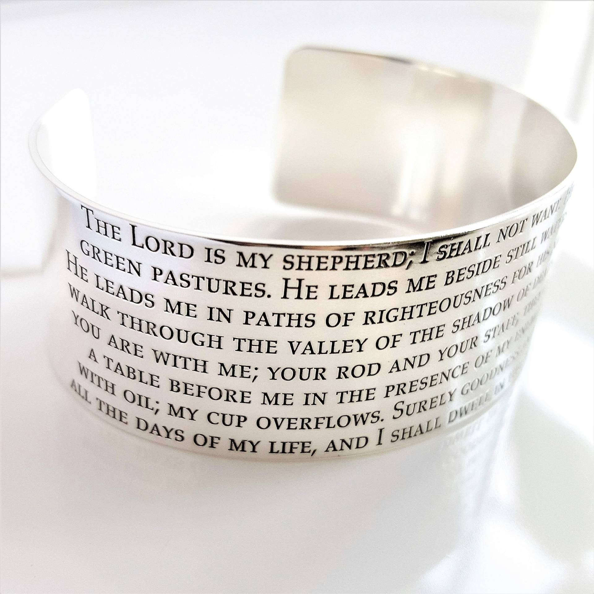 Das 23. Psalm Manschetten Armband. Der Herr Ist Mein Hirte Inspirierendes Geschenk. 23 Schmuck. Religiöses Tatum Bradley Das 23. Psalm Manschetten Armband. Der Herr Ist Mein Hirte Inspirierendes Geschenk. 23 Schmuck. Religiöses Tatum Bradley von TatumBradleyCo