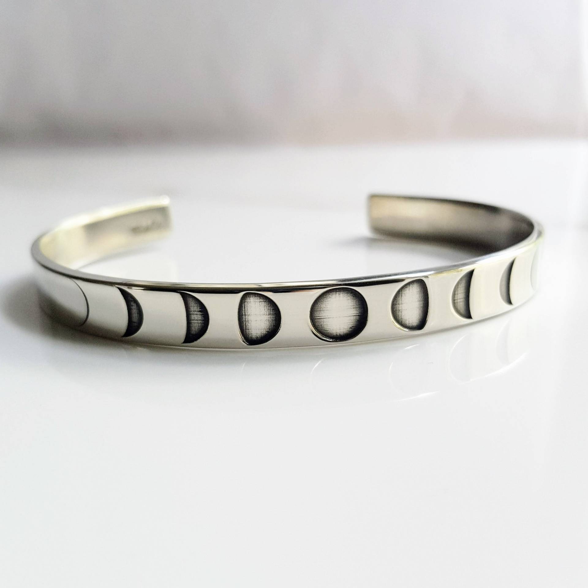 Mond Phase Manschette Armband Mit Geheime Botschaft. Es Ist Nur Eine Luna Manschette. Massive Sterling Silber Armband. Hab Dich Lieb Bis Zum Mond Phase Manschette Armband Mit Geheime Botschaft. Es Ist Nur Eine Luna Manschette. Massive Sterling Silber Armband. Hab Dich Lieb Bis Zum von TatumBradleyCo