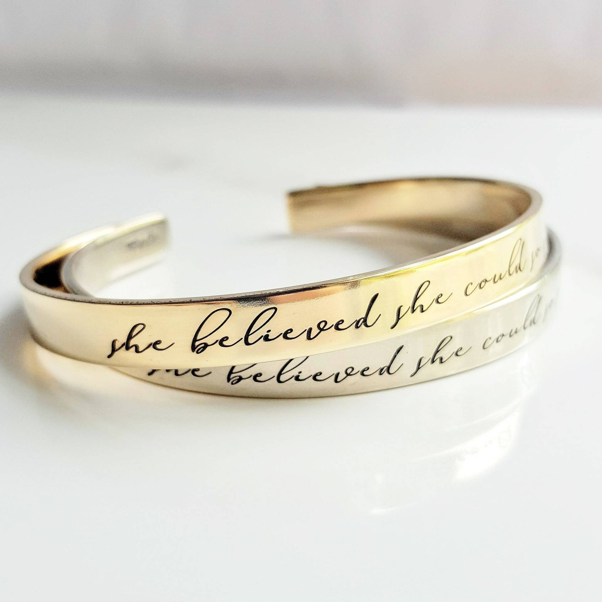 Sie Glaubte, Sie Könnte Das Also Tun. Inspirierender Schmuck. Tägliche Erinnerung Manschette Armband. #tbco Sie Glaubte, Sie Könnte Das Also Tun. Inspirierender Schmuck. Tägliche Erinnerung Manschette Armband. #tbco von TatumBradleyCo