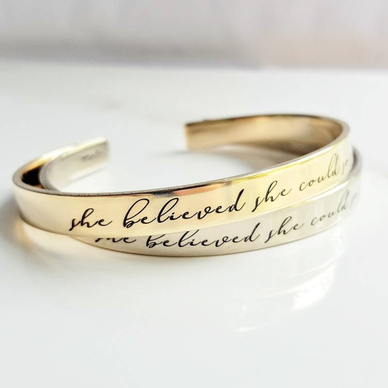 Sie Glaubte, Sie Könnte Das Also Tun. Inspirierender Schmuck. Tägliche Erinnerung Manschette Armband. #tbco Sie Glaubte, Sie Könnte Das Also Tun. Inspirierender Schmuck. Tägliche Erinnerung Manschette Armband. #tbco von TatumBradleyCo