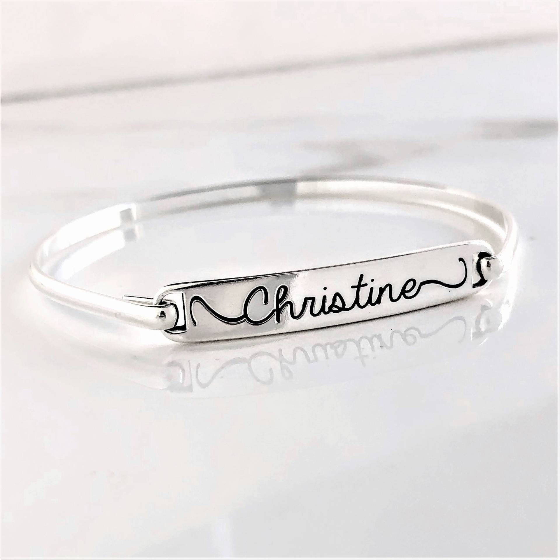 sterling Silber Swingtop Name Armband. Namensschmuck. Geschenk Für Sie. Personalisierte Personalisiertes Armband Mit Gravur. Natalie Rubin sterling Silber Swingtop Name Armband. Namensschmuck. Geschenk Für Sie. Personalisierte Personalisiertes Armband Mit Gravur. Natalie Rubin von TatumBradleyCo