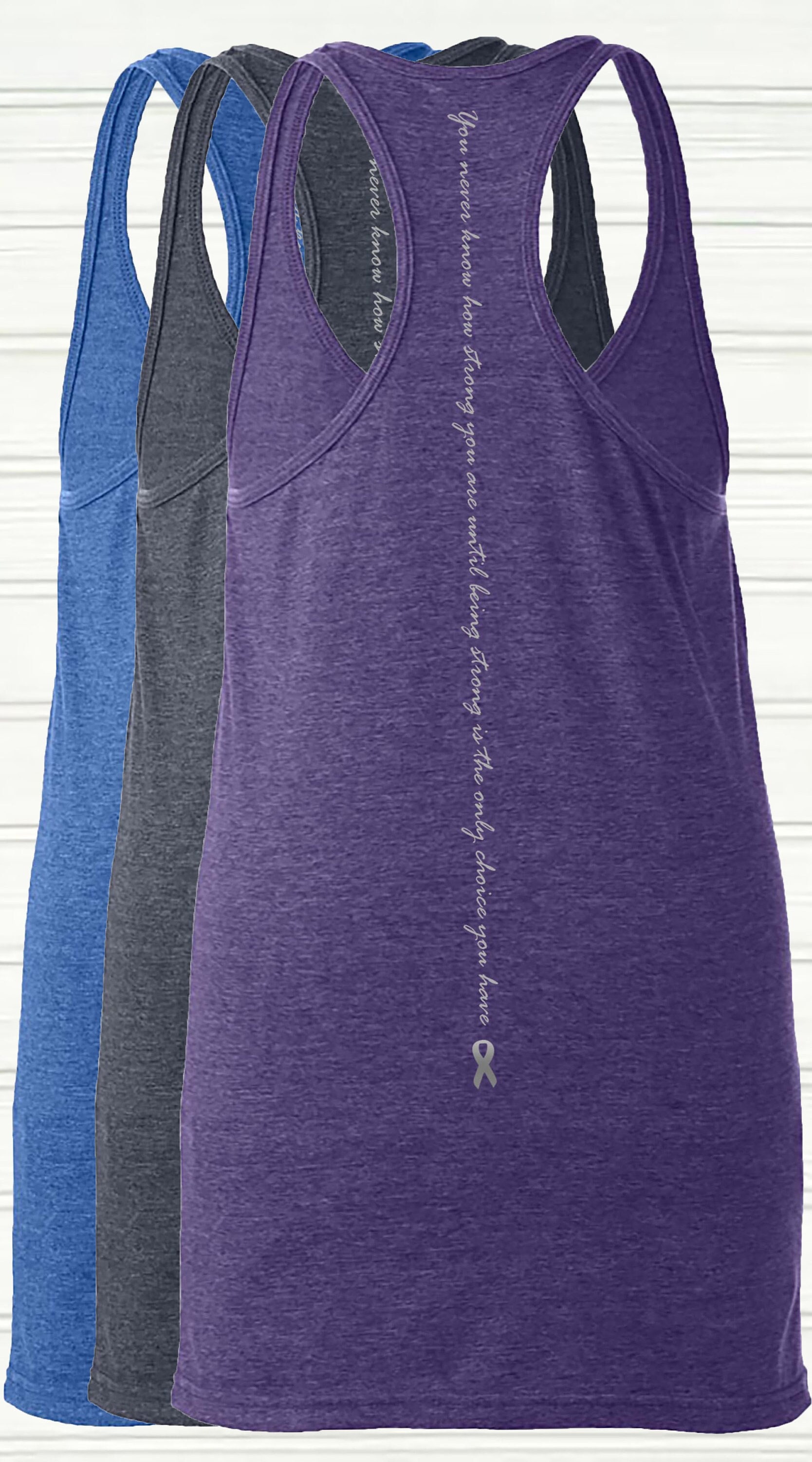 Inspirierendes Cancer Ribbon Racerback Tank Top von Tatuud