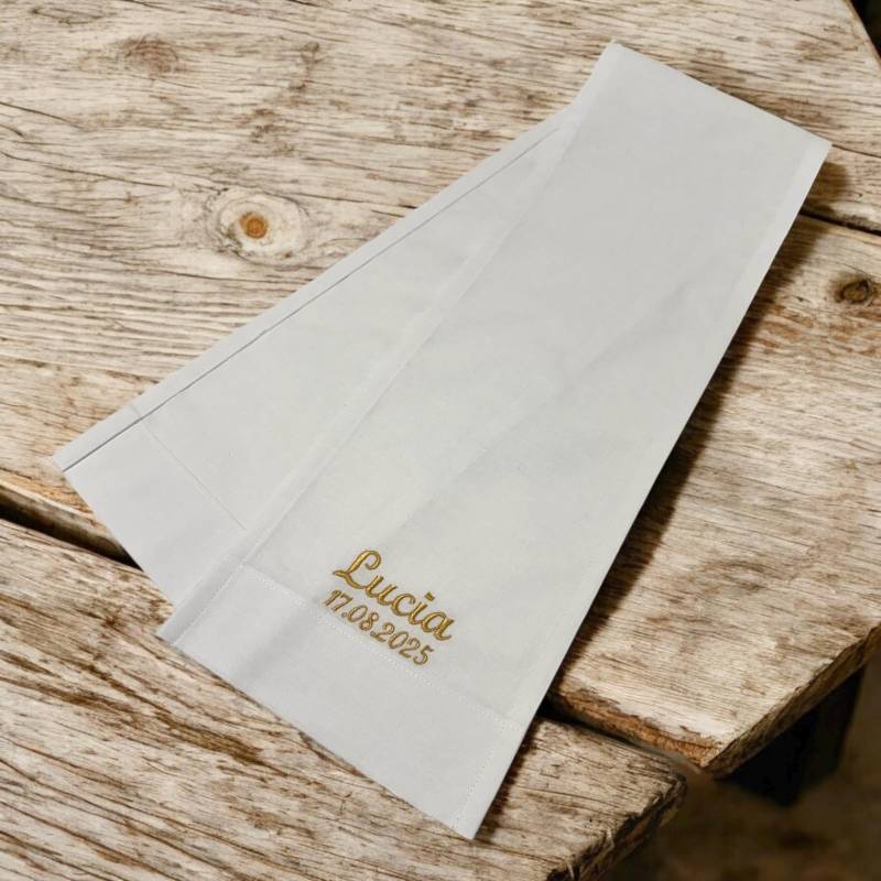 Taufschal in Wunschfarbe Bestickt Mit Name Und Datum Zur Taufe von Taufkleiddesign